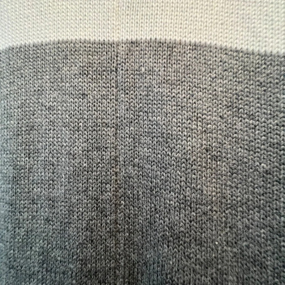 White House Black Market size M Schawll Grey, White, and Black sweater material - Picture 5 of 7